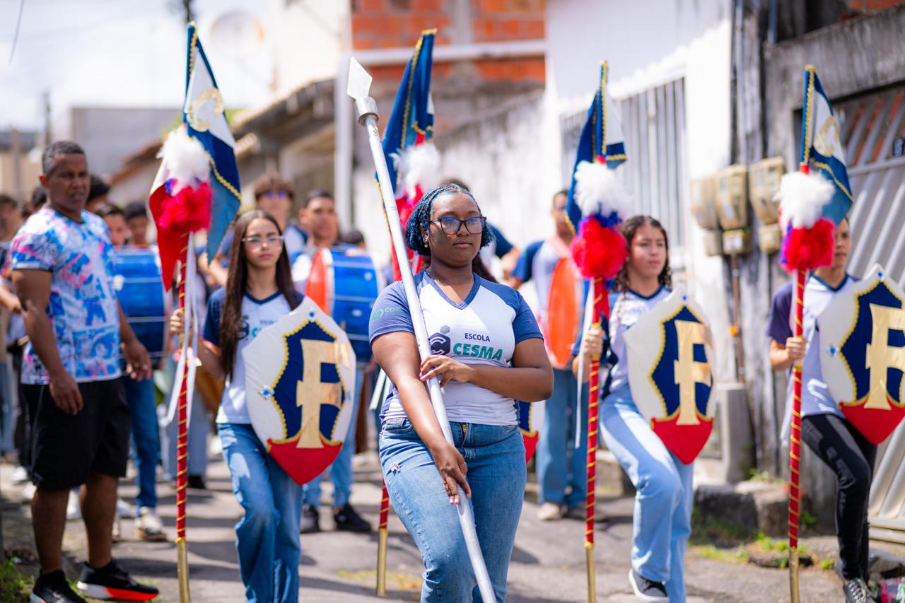 Desfile da Gleba E atravessa gerações e mantém viva a memória da comunidade